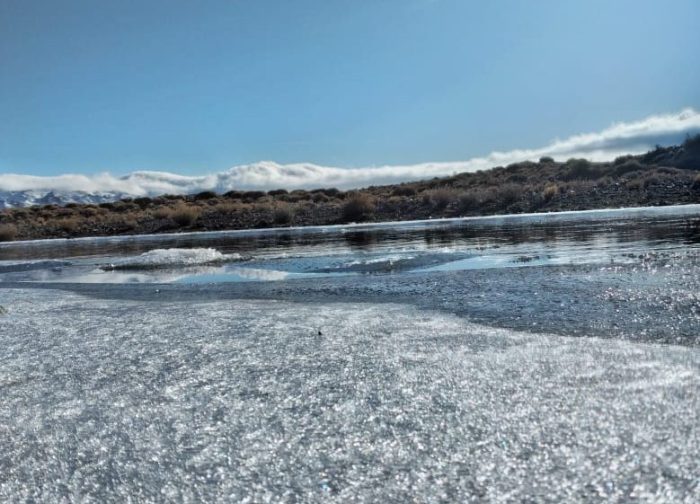 Ñorquinco: las bajas temperaturas casi congela el arroyo del paraje Fita Timen