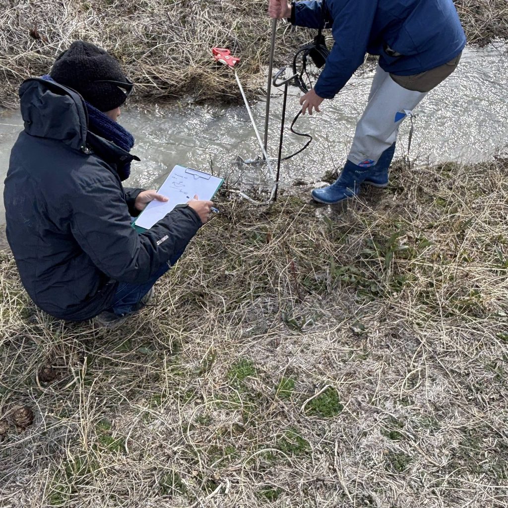 Relevamiento hídrico en el Arroyo Maquinchao y la Laguna Ñe Luan