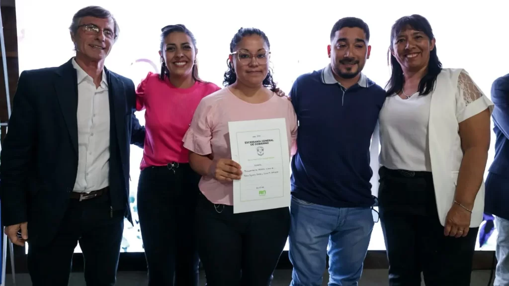 Familias de Valcheta recibieron la escritura de sus propiedades