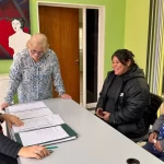Más familias de Los Menucos, Pilcaniyeu y Ñorquinco avanzan en la escritura de sus casas escriturasxkksks