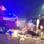Comallo: Bomberos trabaja desde la madrugada por la crecida del arroyo BOMBERO COMALLO